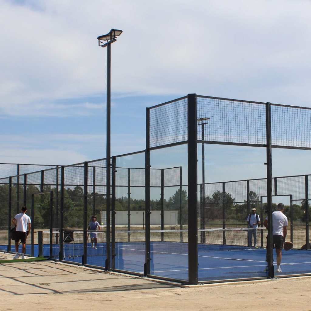 Atletas no court de Padel do Campo do Rosmaninho